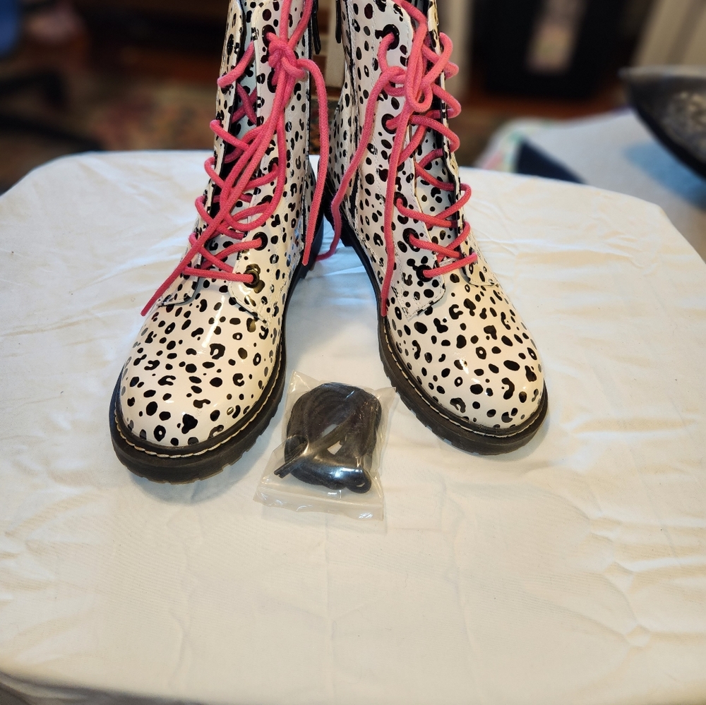 Betsey Johnson Boots - Picture 4 of 7